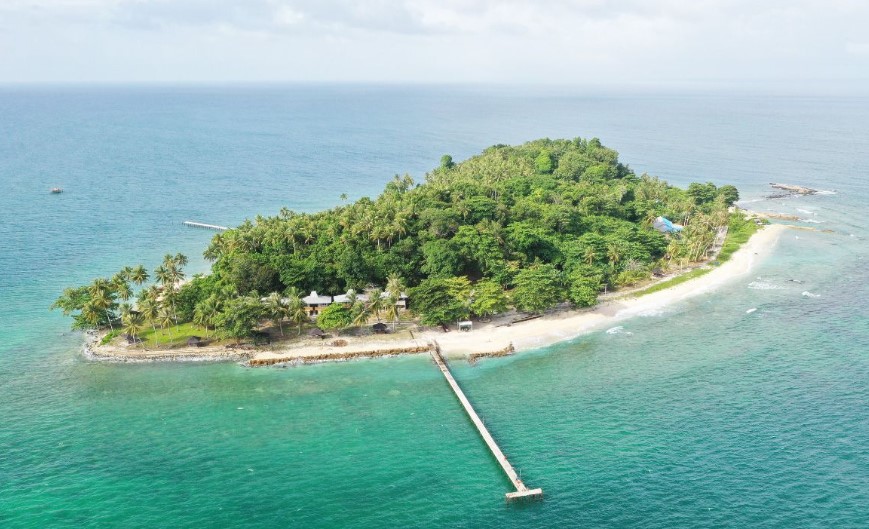 Jelajah Pesona Pulau Randayan: Surga Tersembunyi di Kalimantan Barat